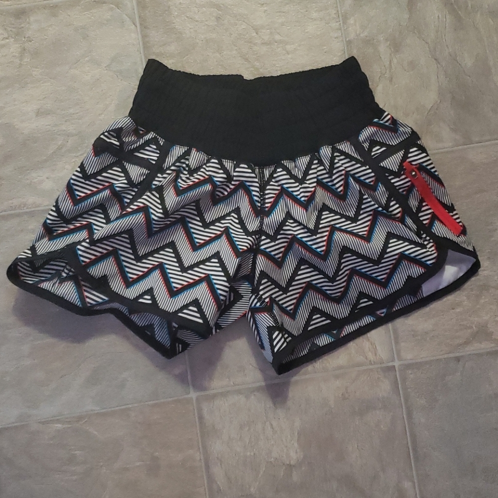 Lululemon Seawheeze tracker shorts
